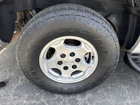 Used 2004 Chevrolet Avalanche 2WD image 11