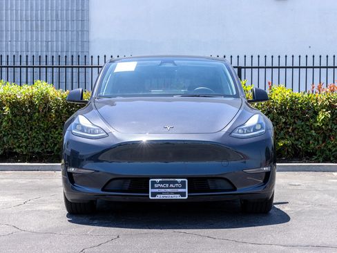 Used 2024 Tesla Model Y Long Range AWD/4WD image 2