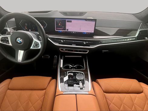 Used 2025 BMW X7 xDrive40i w/ M Sport Package AWD/4WD image 14
