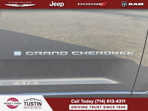Used 2023 Jeep Grand Cherokee L Limited AWD/4WD image 8