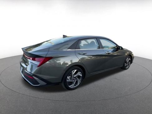 Used 2025 Hyundai Elantra Limited image 15