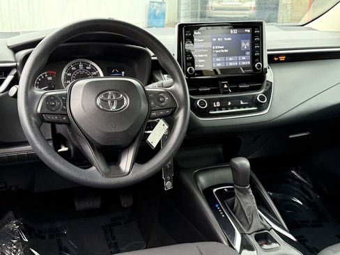 Certified 2021 Toyota Corolla LE image 29
