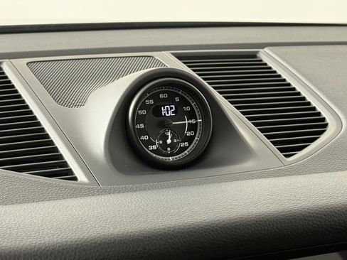 New 2026 Porsche Macan image 21