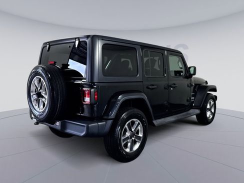 Used 2018 Jeep Wrangler Unlimited Sahara AWD/4WD image 7