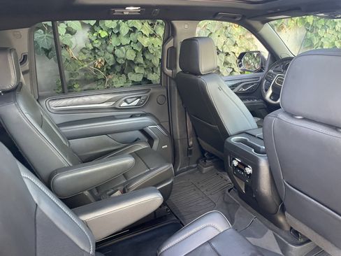 Used 2022 GMC Yukon XL Denali image 12