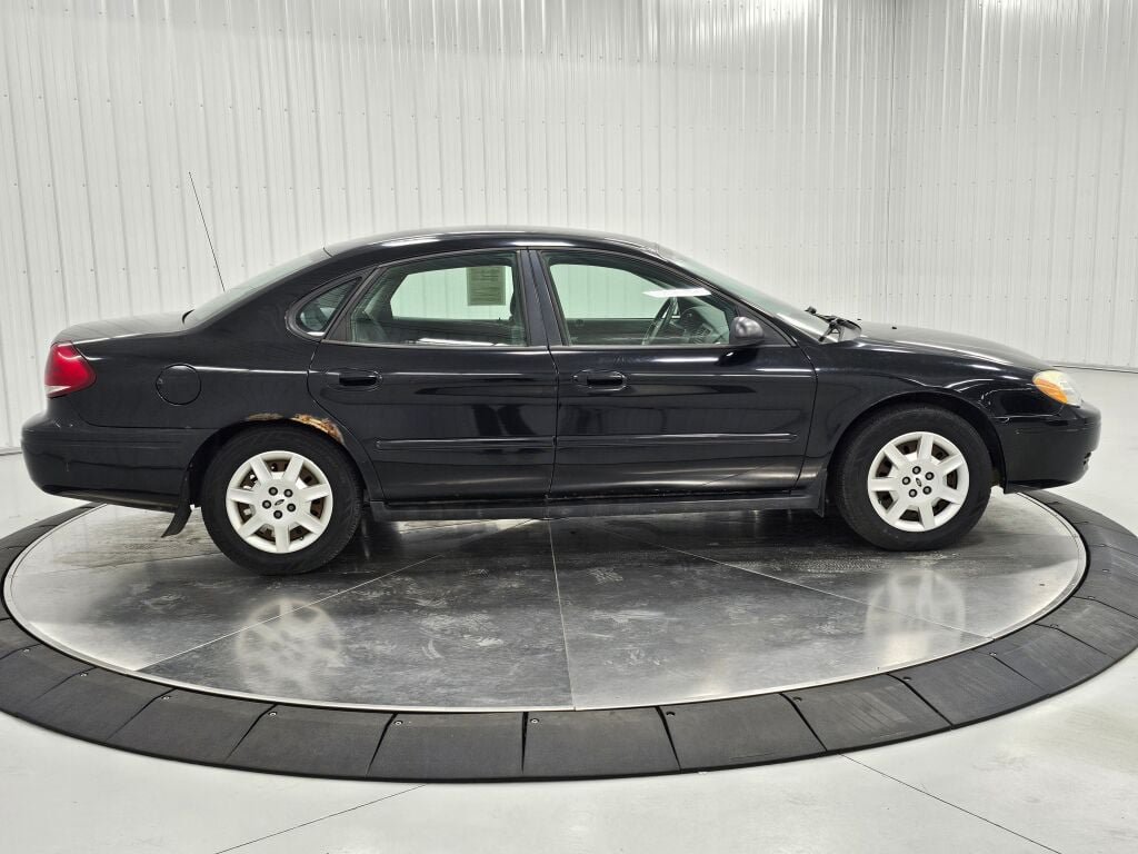 Used 2007 Ford Taurus SE FWD image 6
