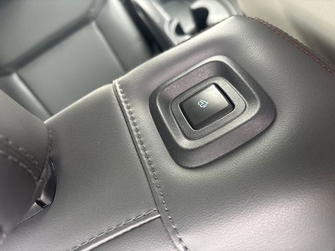 Used 2025 Ford Expedition Active image 36