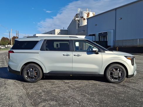 New 2026 Kia Carnival EX image 9