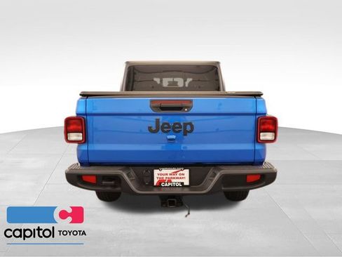 Used 2023 Jeep Gladiator Sport AWD/4WD image 3