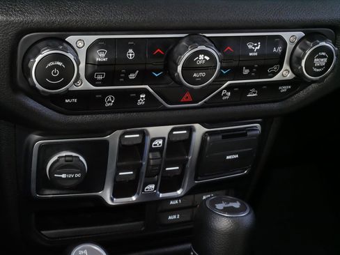 Used 2024 Jeep Wrangler Sport S image 23