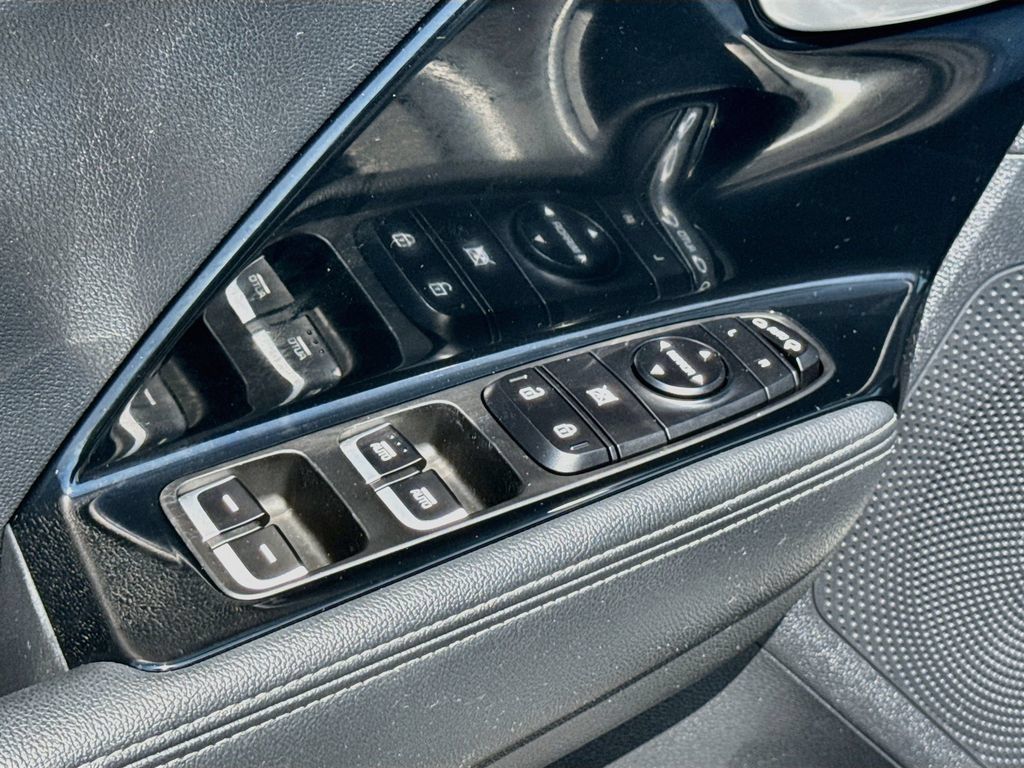 Used 2017 Kia Niro FWD image 18