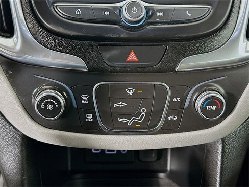 Used 2019 Chevrolet Equinox LS image 15