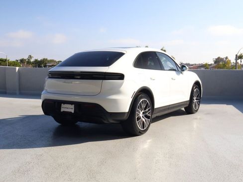 New 2026 Porsche Macan 4 Electric AWD/4WD image 9