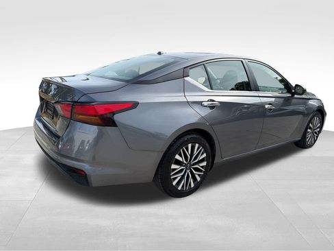 Used 2024 Nissan Altima 2.5 SV FWD image 7