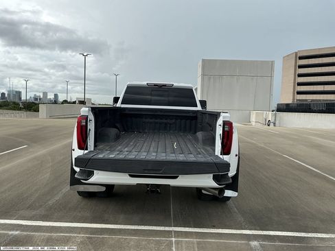 Used 2024 GMC Sierra 3500 Denali w/ Denali Reserve Package AWD/4WD image 10