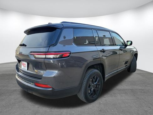 Used 2024 Jeep Grand Cherokee L Laredo image 5