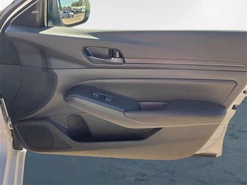 Used 2025 Nissan Altima 2.5 S image 14