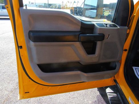 Used 2017 Ford F550 2WD Regular Cab Super Duty image 23