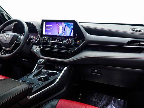 Used 2023 Toyota Highlander XSE FWD image 19