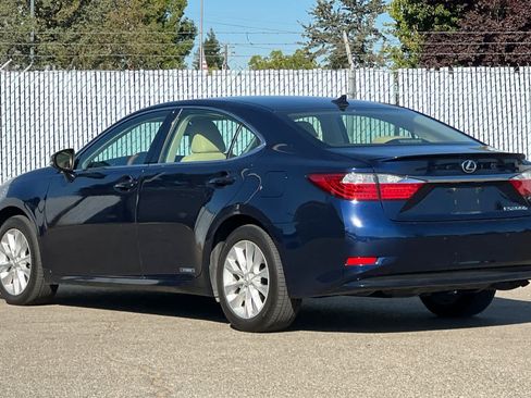 Used 2014 Lexus ES 300h w/ Premium Package w/Bamboo Trim FWD image 5