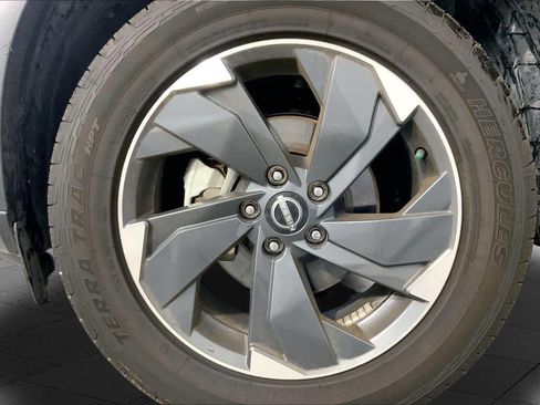 Used 2025 Nissan Rogue SV AWD/4WD image 9