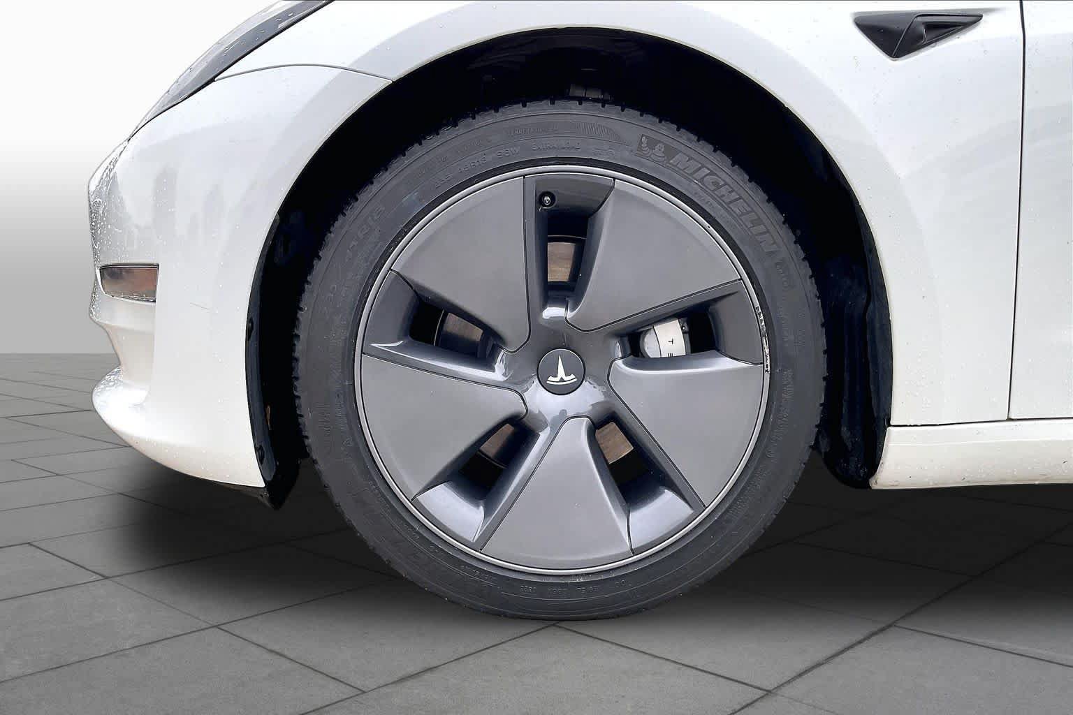 Used 2023 Tesla Model 3 Standard Range RWD image 8