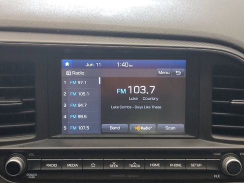 Used 2020 Hyundai Elantra SEL FWD image 25