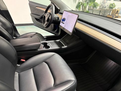 Used 2021 Tesla Model 3 Long Range image 17