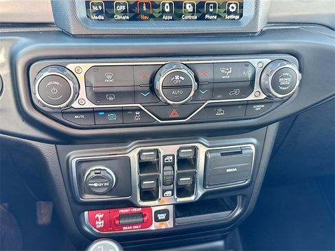 Used 2022 Jeep Wrangler Unlimited Rubicon 4xe image 17