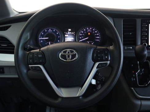 Used 2020 Toyota Sienna LE FWD image 24