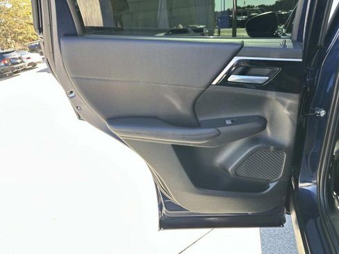Used 2024 Mitsubishi Outlander FWD image 21
