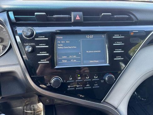 Used 2018 Toyota Camry LE FWD image 19