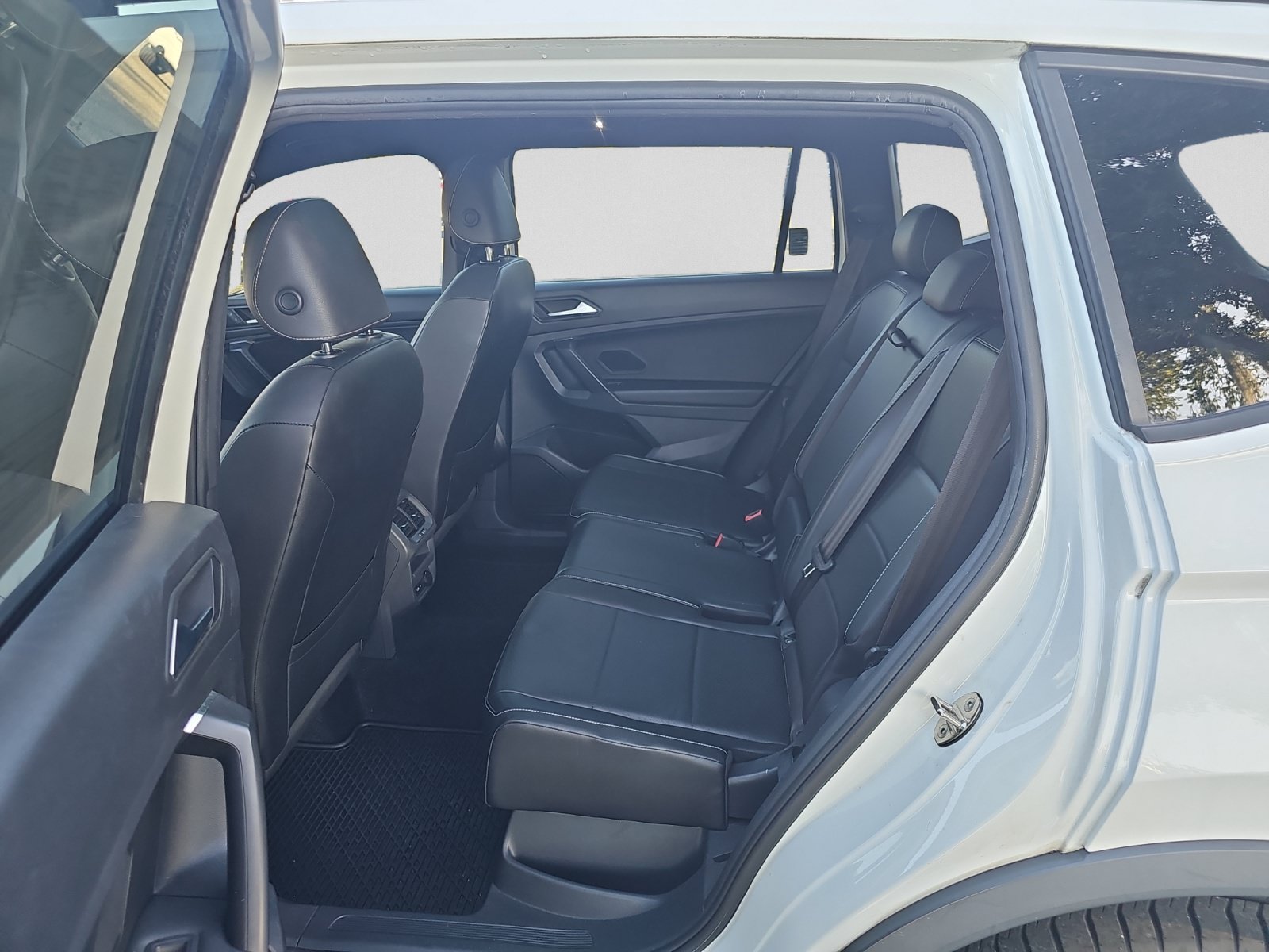 Used 2021 Volkswagen Tiguan SE R-Line AWD/4WD image 28