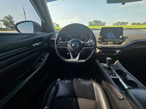 Used 2020 Nissan Altima 2.5 SR w/ Premium Package FWD image 13