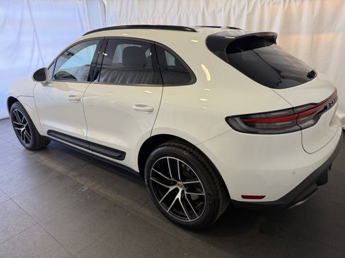 Certified 2025 Porsche Macan image 3