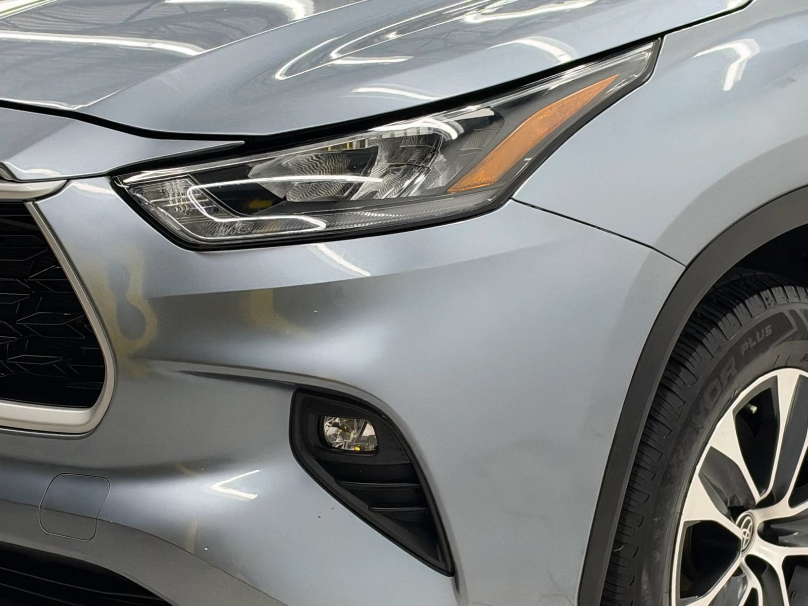 Used 2020 Toyota Highlander XLE AWD/4WD image 4