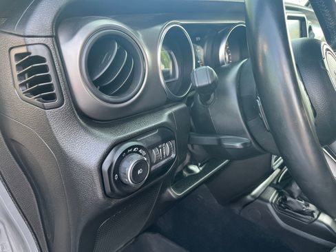 Used 2022 Jeep Wrangler Unlimited Sport image 18
