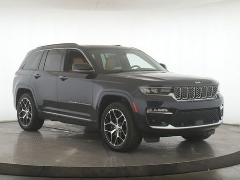 Used 2024 Jeep Grand Cherokee Summit image 2