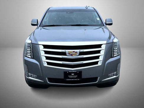 Used 2019 Cadillac Escalade Luxury AWD/4WD image 2