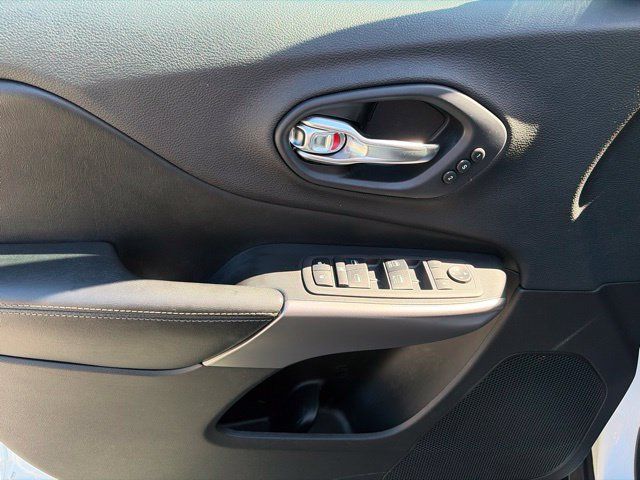 Used 2019 Jeep Cherokee Limited AWD/4WD image 24
