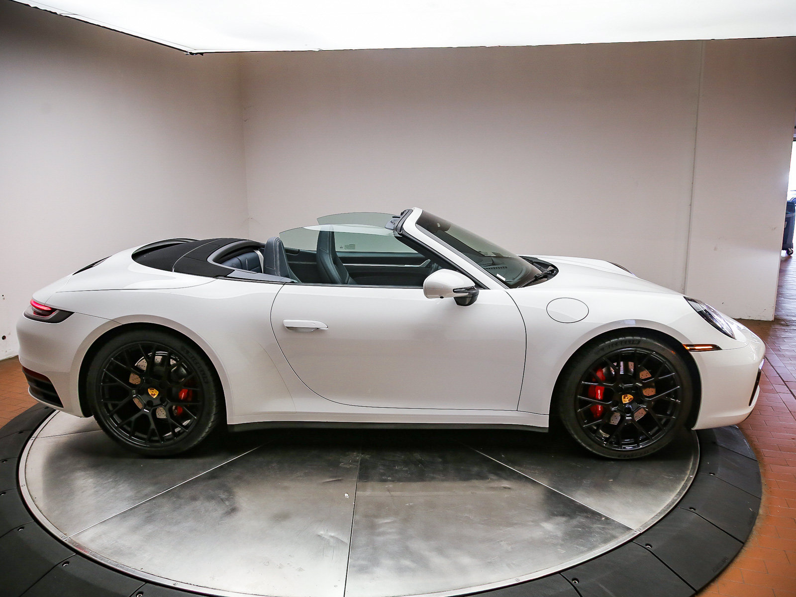 Certified 2024 Porsche 911 Carrera S RWD image 5