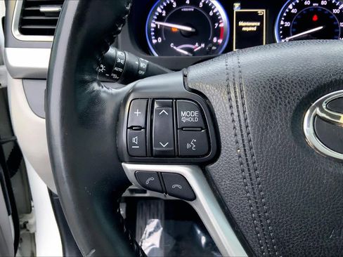 Used 2017 Toyota Highlander Limited Platinum image 23