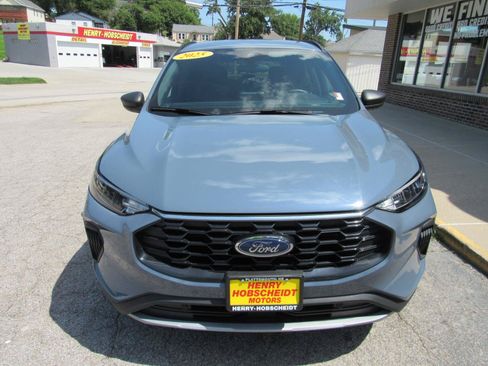 Used 2025 Ford Escape ST-Line FWD image 2