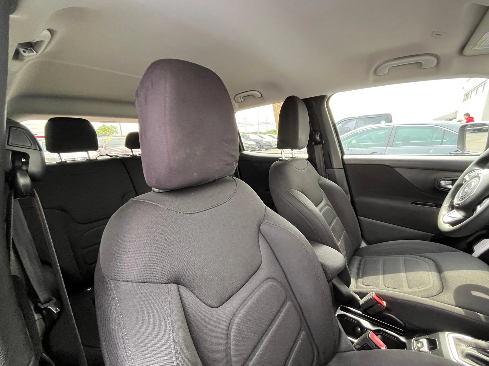 Used 2020 Jeep Renegade Latitude FWD image 28