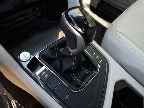 Certified 2023 Volkswagen Tiguan SE R-Line image 33