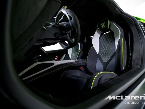 Used 2024 Lamborghini Revuelto AWD/4WD image 12