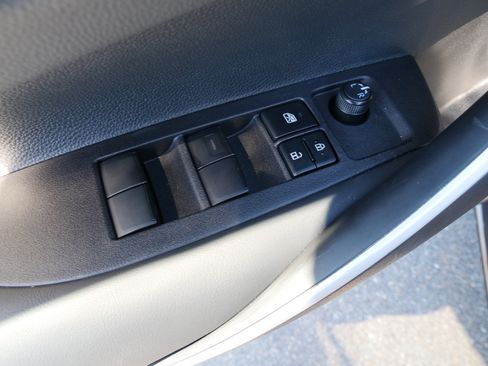 Used 2025 Toyota Corolla SE image 17