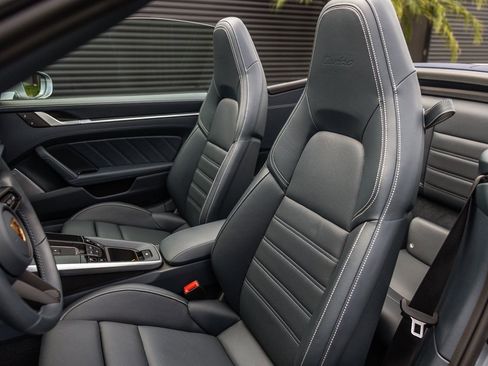 Certified 2022 Porsche 911 Turbo image 5