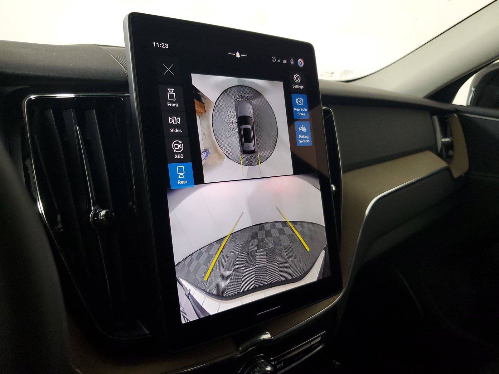 Certified 2026 Volvo XC60 B5 Plus AWD/4WD image 29