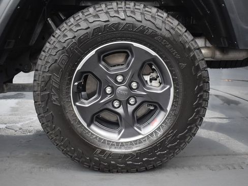 Used 2023 Jeep Gladiator Rubicon w/ Cold Weather Group image 8